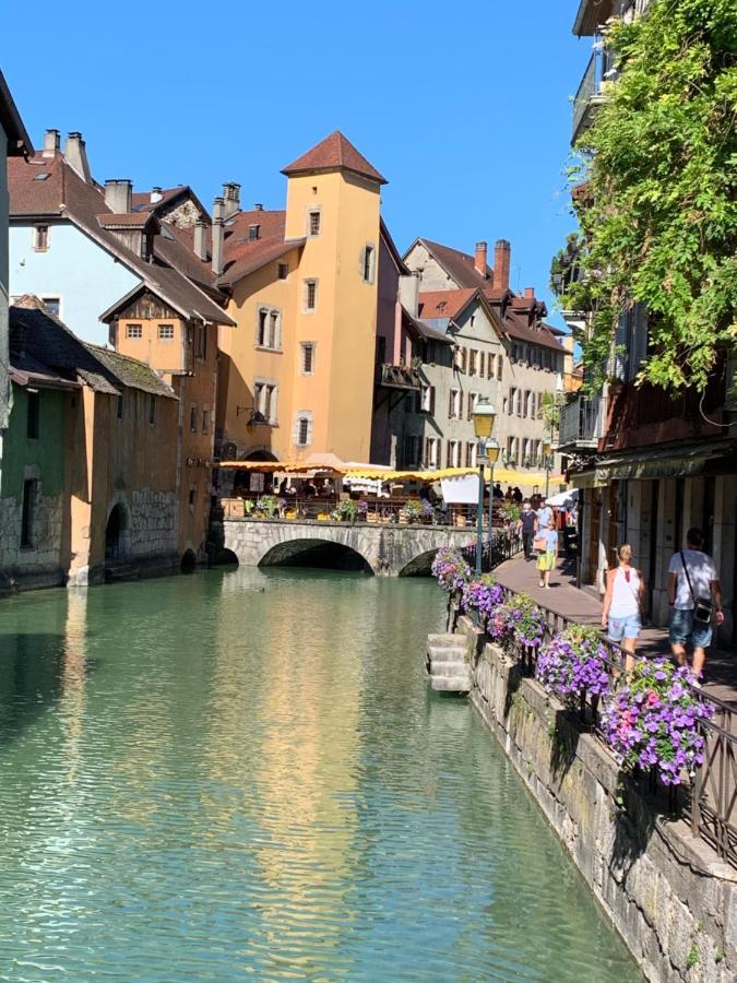 Blue Lake Annecy Bagian luar foto