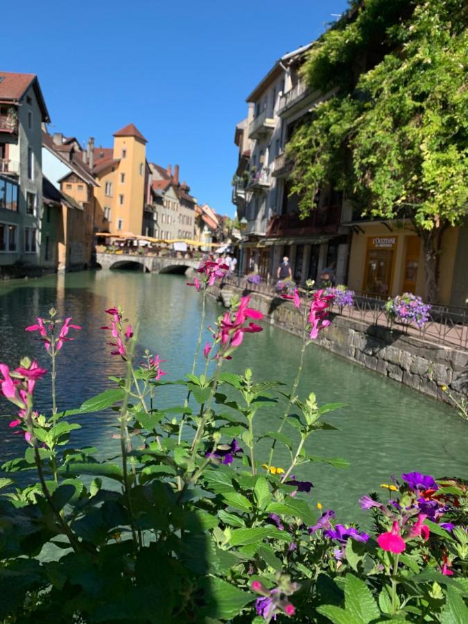 Blue Lake Annecy Bagian luar foto